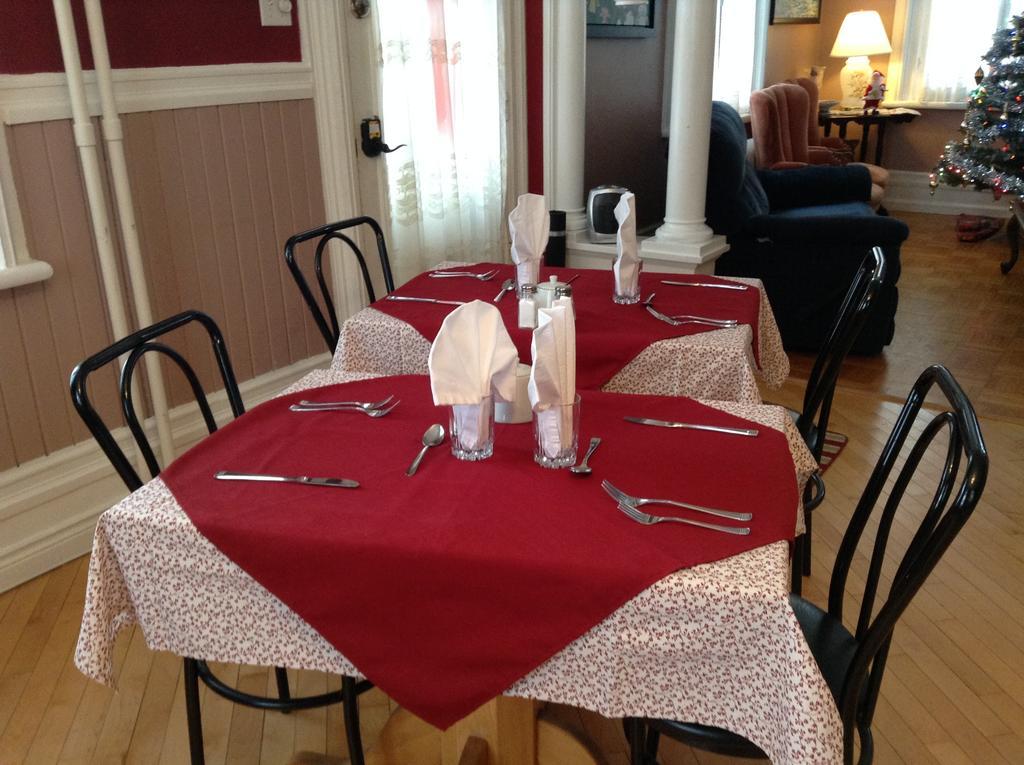 Gil Ann Bed & Breakfast Saint-Andre-Avellin Exterior photo
