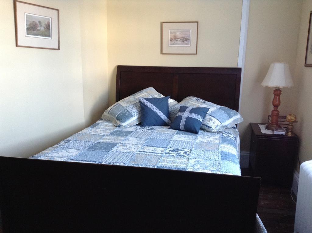 Gil Ann Bed & Breakfast Saint-Andre-Avellin Room photo