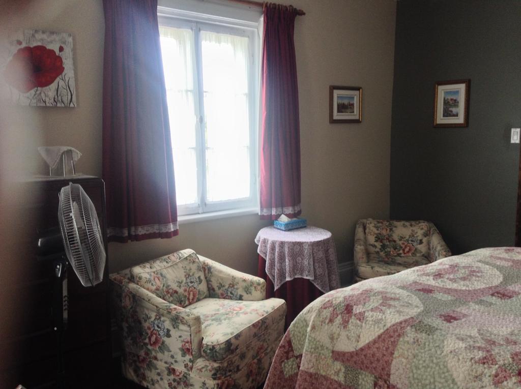 Gil Ann Bed & Breakfast Saint-Andre-Avellin Exterior photo