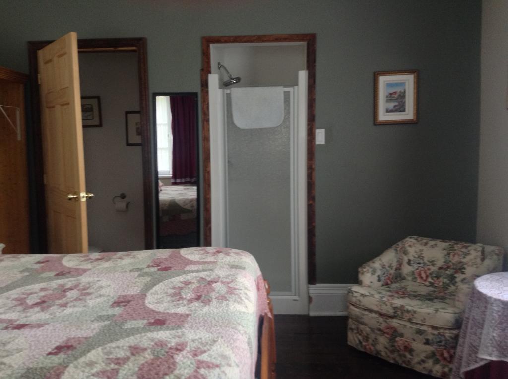 Gil Ann Bed & Breakfast Saint-Andre-Avellin Exterior photo