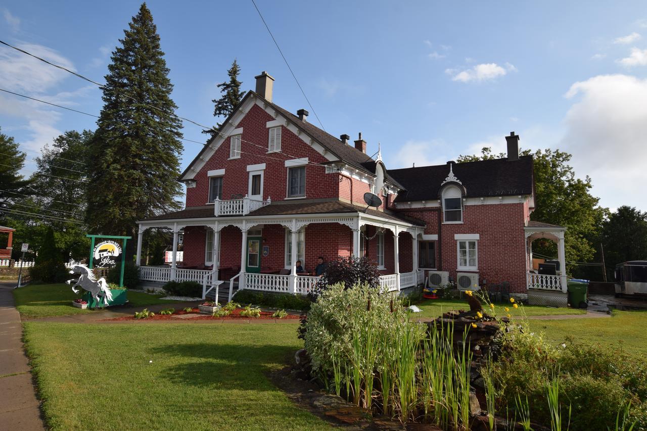 Gil Ann Bed & Breakfast Saint-Andre-Avellin Exterior photo